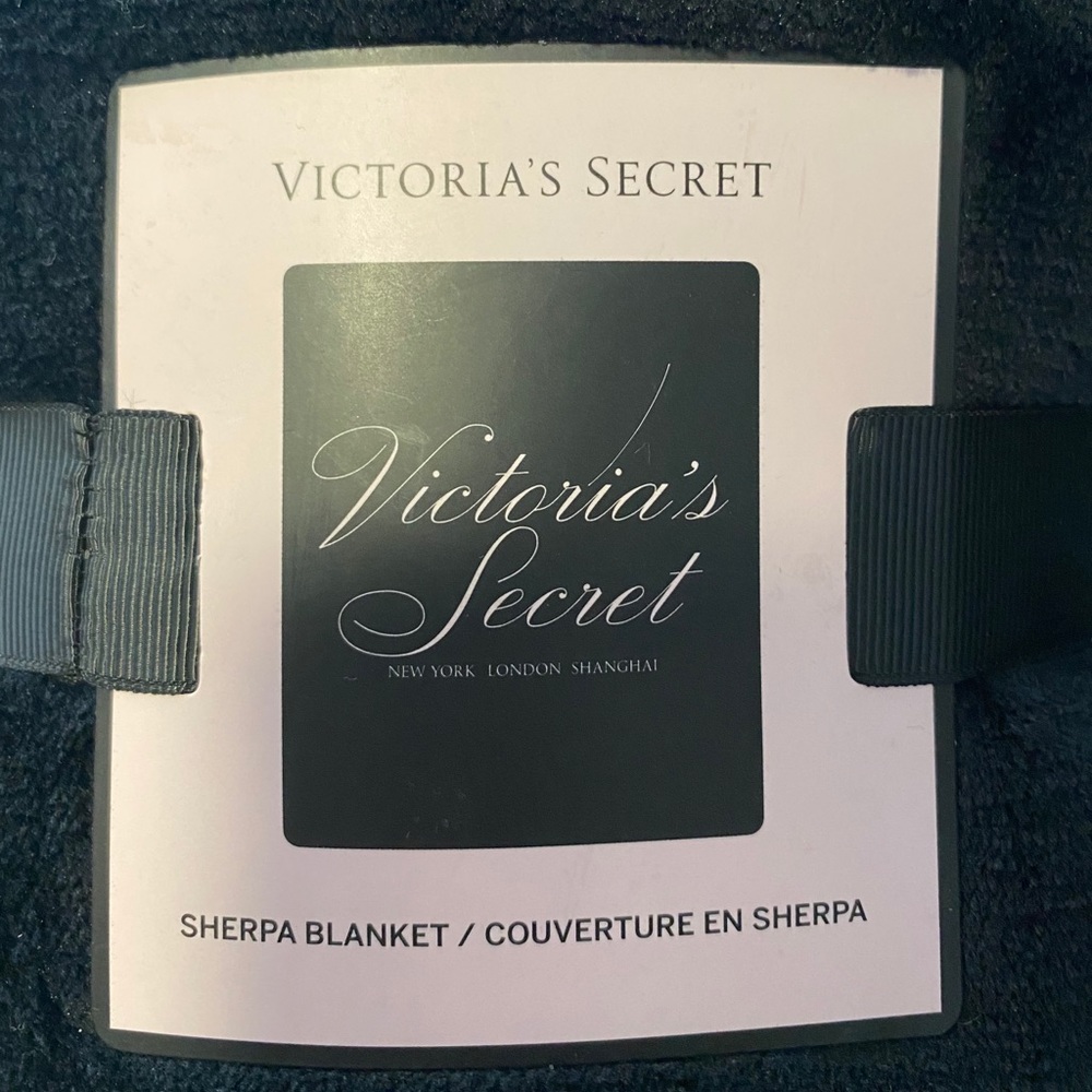 VICTORIA SECRET SHERPA BLANKET